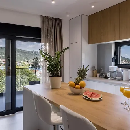 Todo With Heated Pool And Jacuzzi Vinisce
