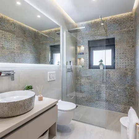 Todo With Heated Pool And Jacuzzi Villa Vinisce
