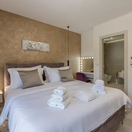 Todo With Heated Pool And Jacuzzi Villa