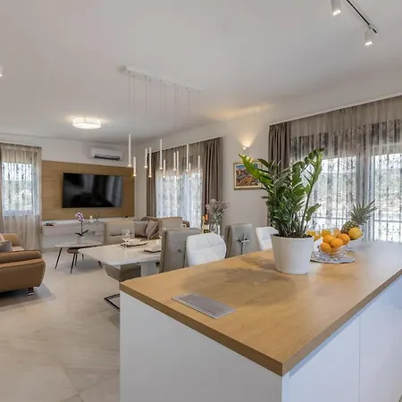 Todo With Heated Pool And Jacuzzi Villa