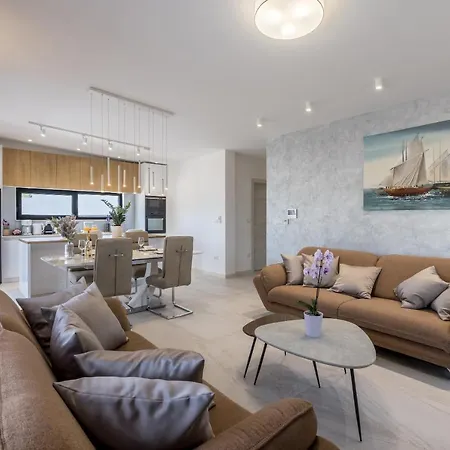 Villa Todo With Heated Pool And Jacuzzi Vinisce
