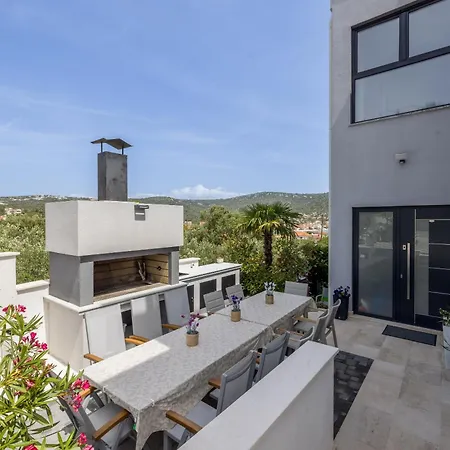 Todo With Heated Pool And Jacuzzi Vinišće