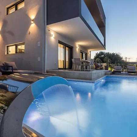 Todo With Heated Pool And Jacuzzi ヴィラ Vinišće
