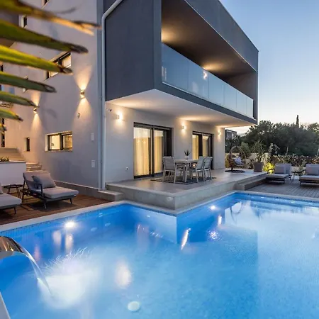 Todo With Heated Pool And Jacuzzi