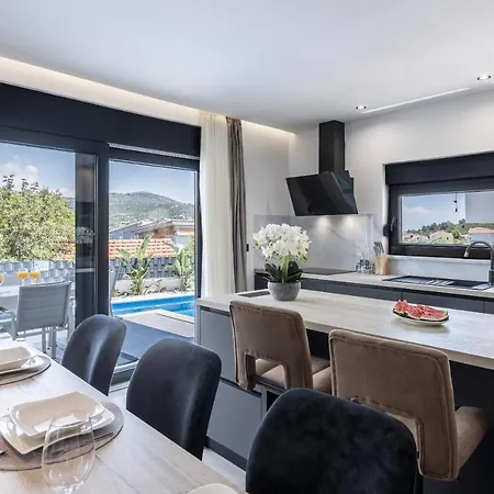 Todo With Heated Pool And Jacuzzi Βίλα *