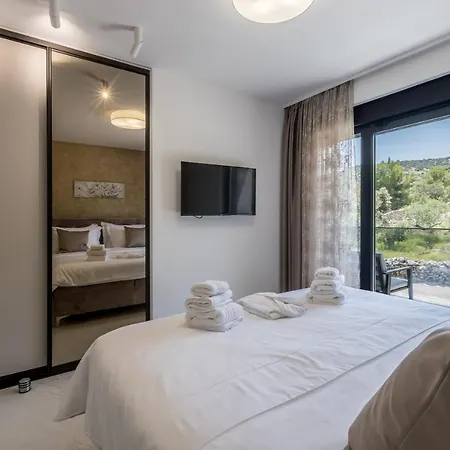 Todo With Heated Pool And Jacuzzi Vinišće