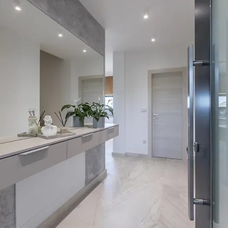 Todo With Heated Pool And Jacuzzi Βίλα