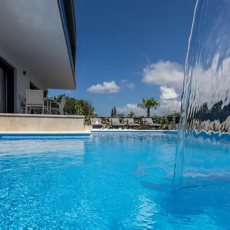 Todo With Heated Pool And Jacuzzi