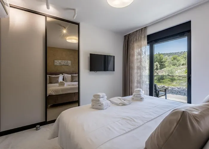 Todo With Heated Pool And Jacuzzi Vinišće