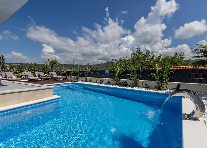 Todo With Heated Pool And Jacuzzi Villa Vinišće