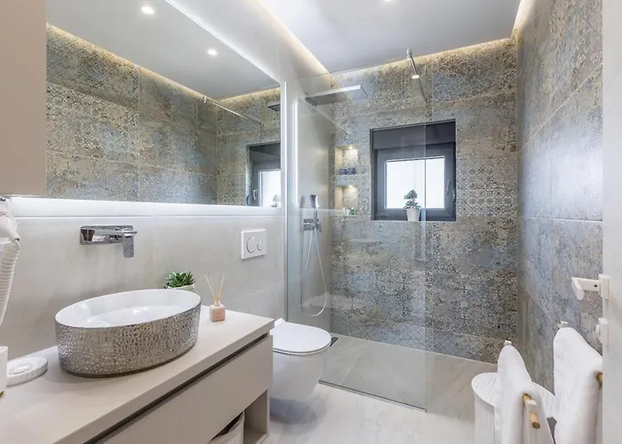 Todo With Heated Pool And Jacuzzi Villa Vinišće