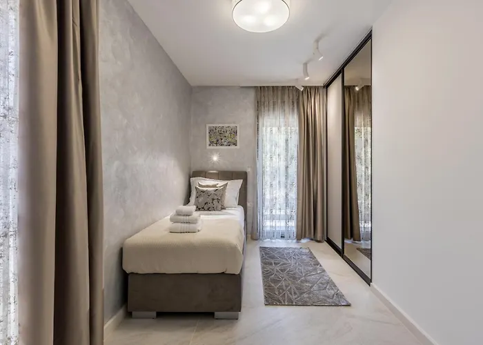 Villa Todo With Heated Pool And Jacuzzi Vinišće