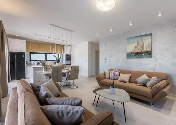 Villa Todo With Heated Pool And Jacuzzi Vinišće