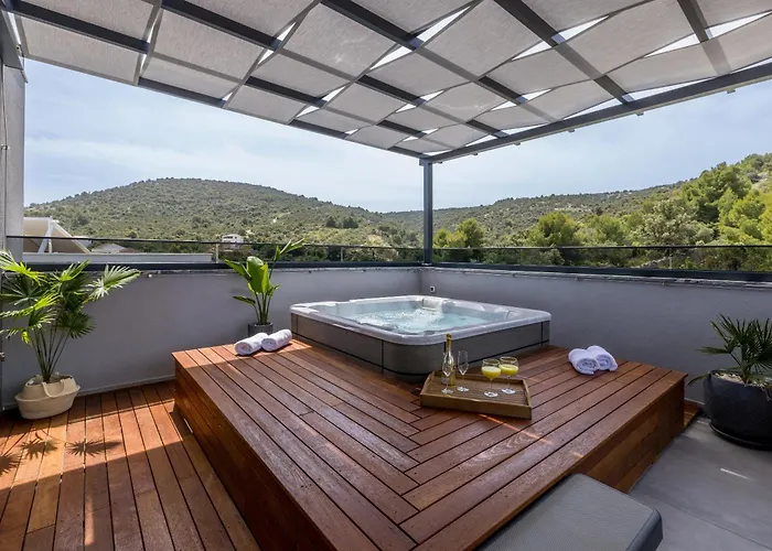 Todo With Heated Pool And Jacuzzi Vinišće
