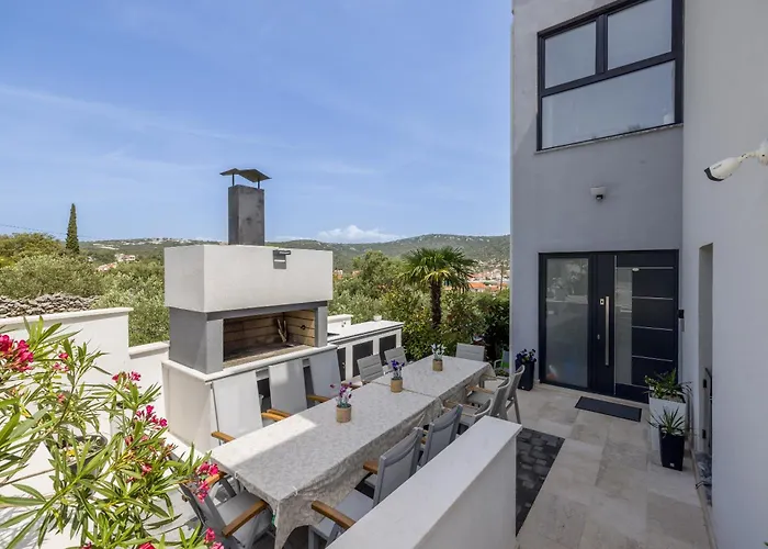 Todo With Heated Pool And Jacuzzi Vinišće